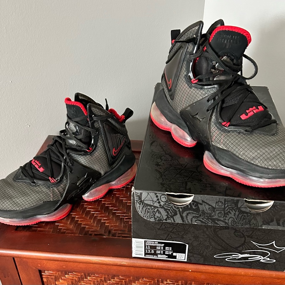 Nike Lebron XIX men’s size 11